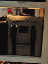 男包箱包商場(chǎng)爆款 融合國(guó)際設(shè)計(jì)趨勢(shì)的時(shí)尚選擇